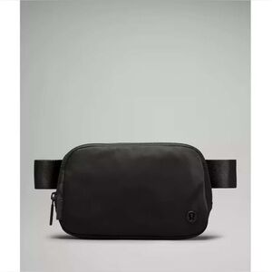 Lululemon Everywhere Women's Cross body Belt Bag - Black (142500085)